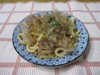 ごはんのおかずにもなる焼きうどん