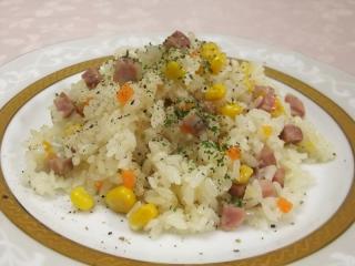 炊飯器で簡単ハムピラフ♪